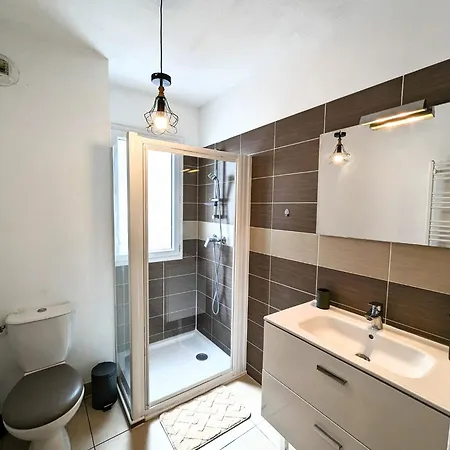 Vitrail Yourhosthelper Apartment