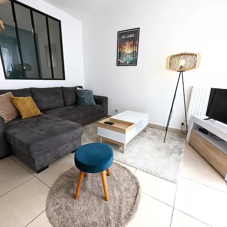 Vitrail Yourhosthelper Apartment *